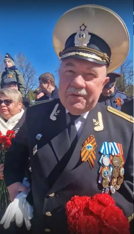 Торжественно-памятный митинг в честь Дня Победы в Петродворцовом районе Санкт-Петербурга