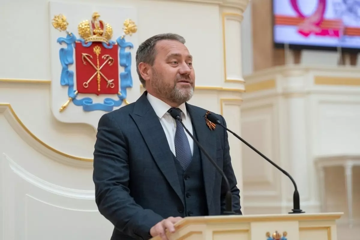 Председатель Заксобрания Александр Бельский поздравляет с Днём Победы