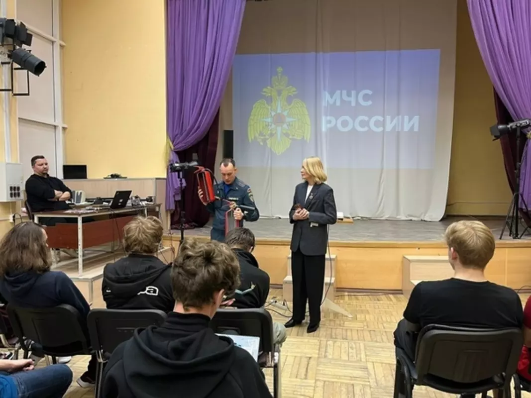Беседа по пожарной безопасности с учащимися Академической гимназии СПБГУ