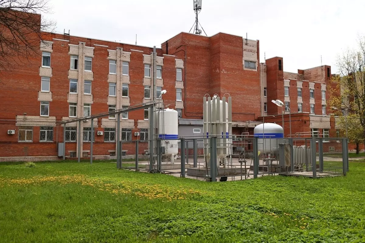 Глава администрации Петродворцового района Санкт-Петербурга Александр Якушев о совещании в Николаевской больнице 6 мая