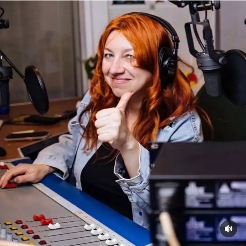 С днем радио, Елена Ларина!