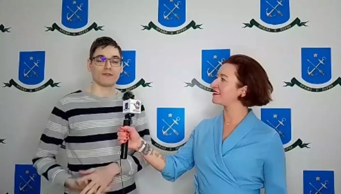 Для тех, кому актуально — обучение компьютерной грамотности и навыку использования смартфонов