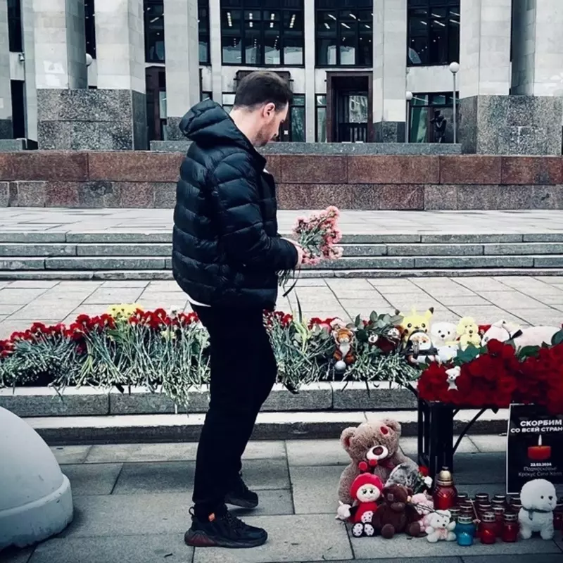 Депутат Руслан Ермоленко возложил цветы в память о погибших в «Крокус Сити Холл»