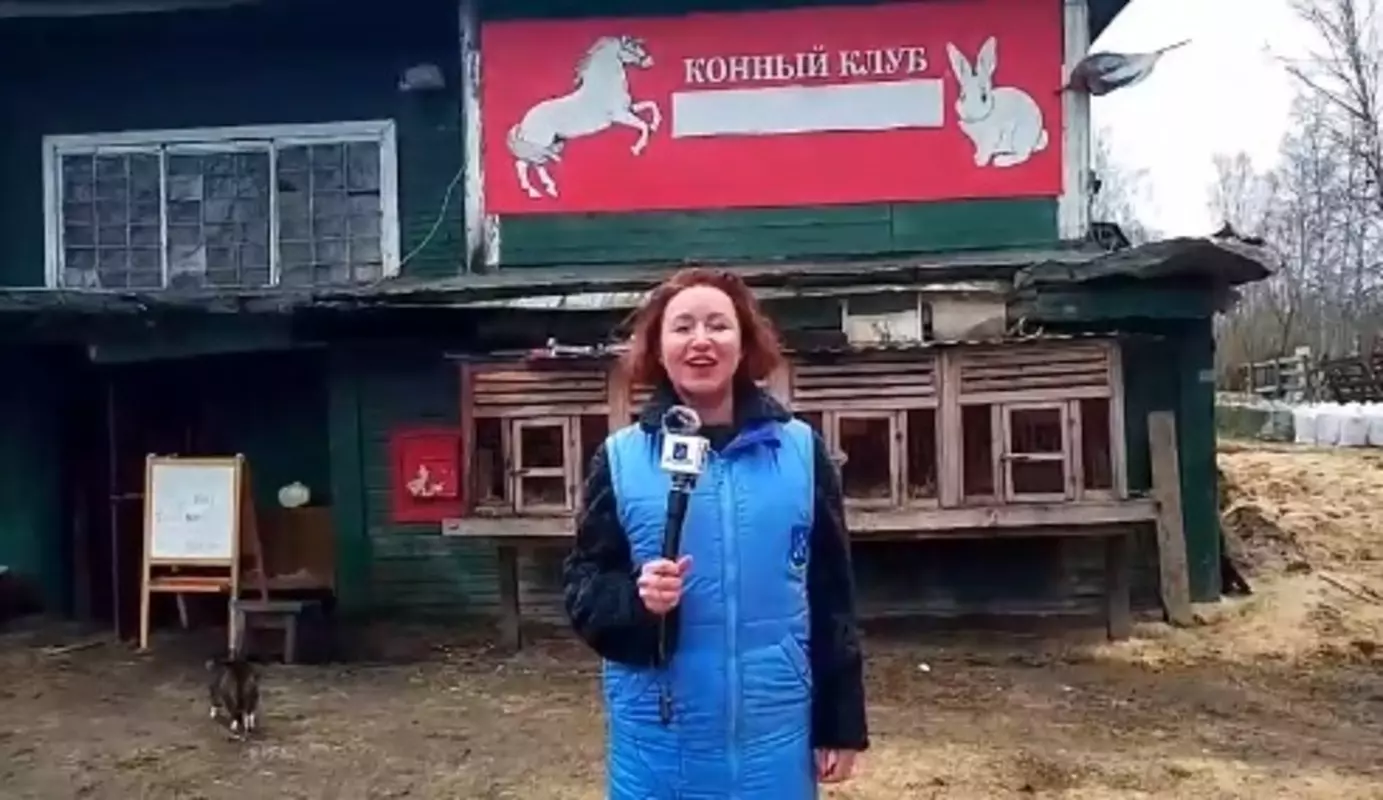 Есть в Стрельне - контактный зоопарк при конном клубе.