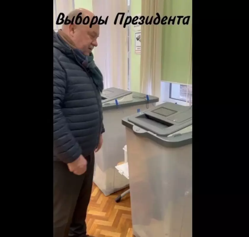 Глава МО пос. Стрельна Валерий Николаевич Беленков проголосовал на выборах президента РФ