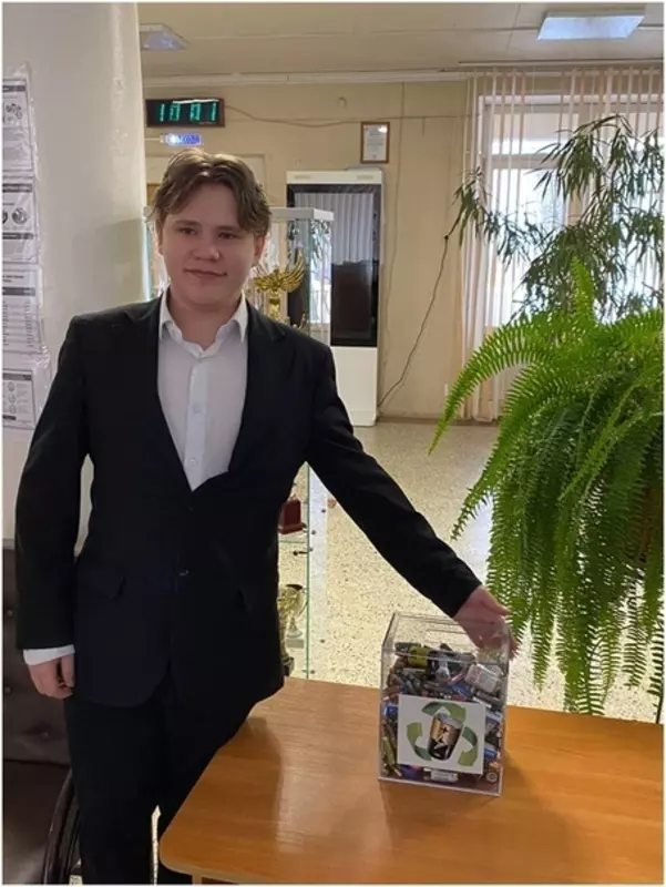 Ученик 49 интерната подготовил исследовательский проект об утилизации батареек