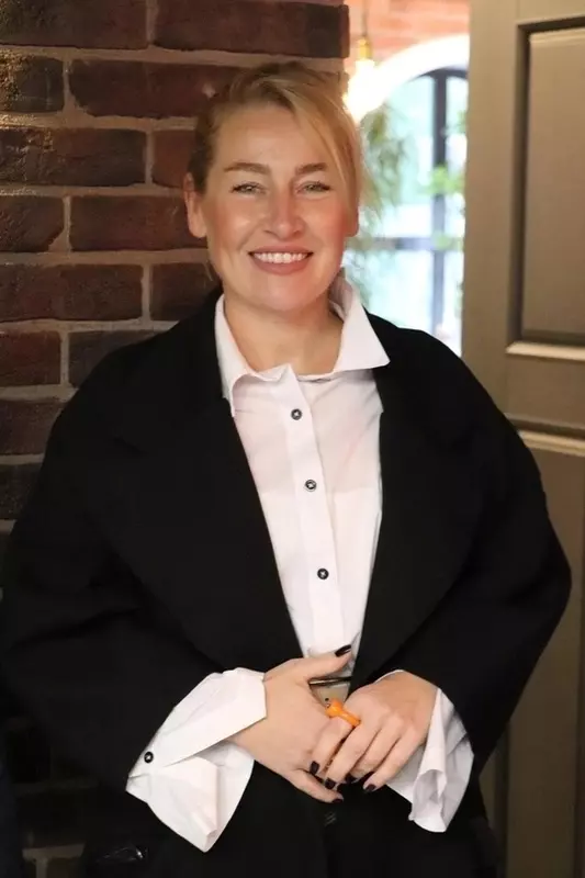 Депутат Лаура Владимировна Макеева поздравляет с 8 марта