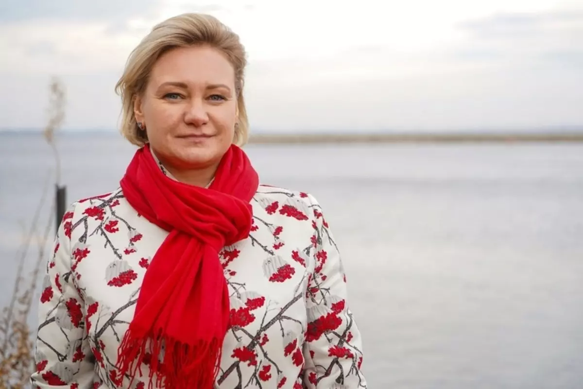 Глава МА МО пос. Стрельна Ирина Климачёва поздравляет с Международным женским днём