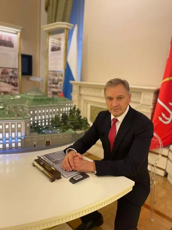 Депутат Закс Петербурга Михаил Барышников поздравляет с Днём защитника Отечества!