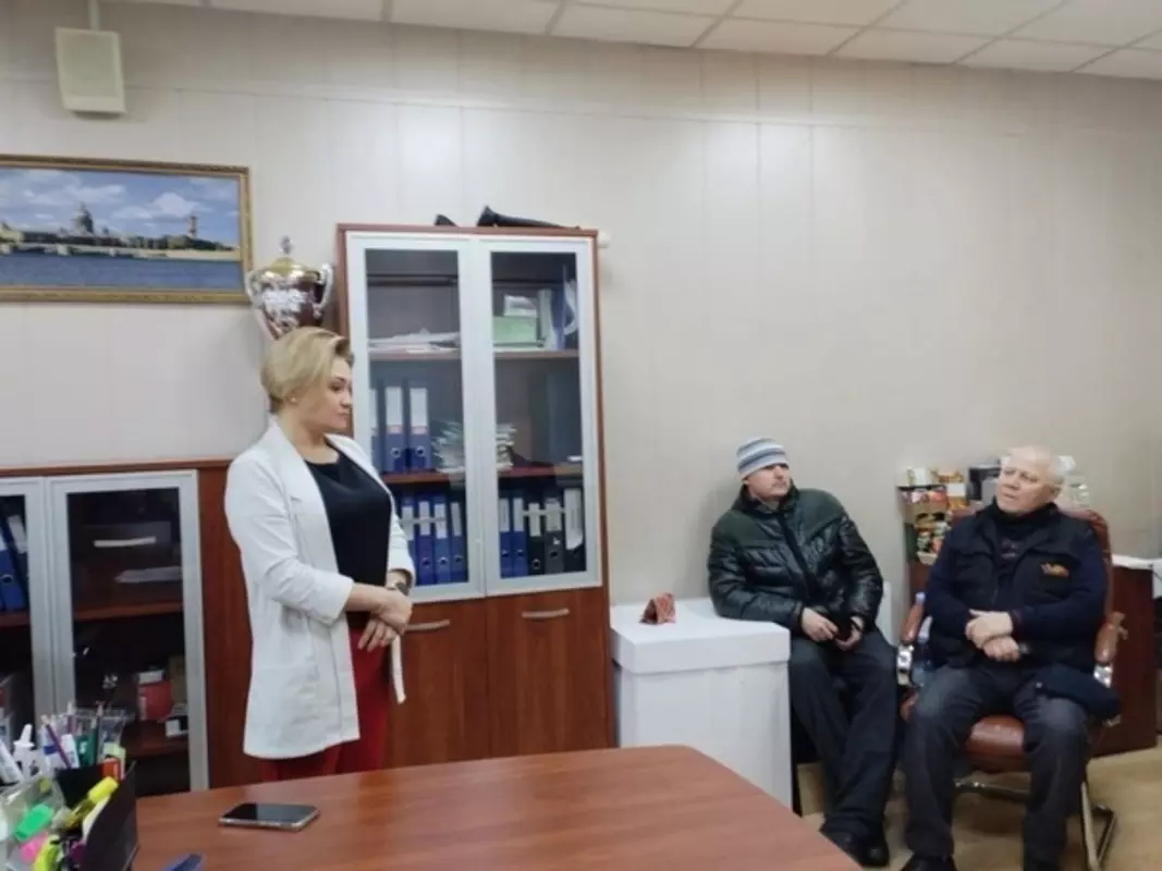 Глава МА МО пос. Стрельна И. А. Климачёва провела встречу с сотрудниками ледового комплекса