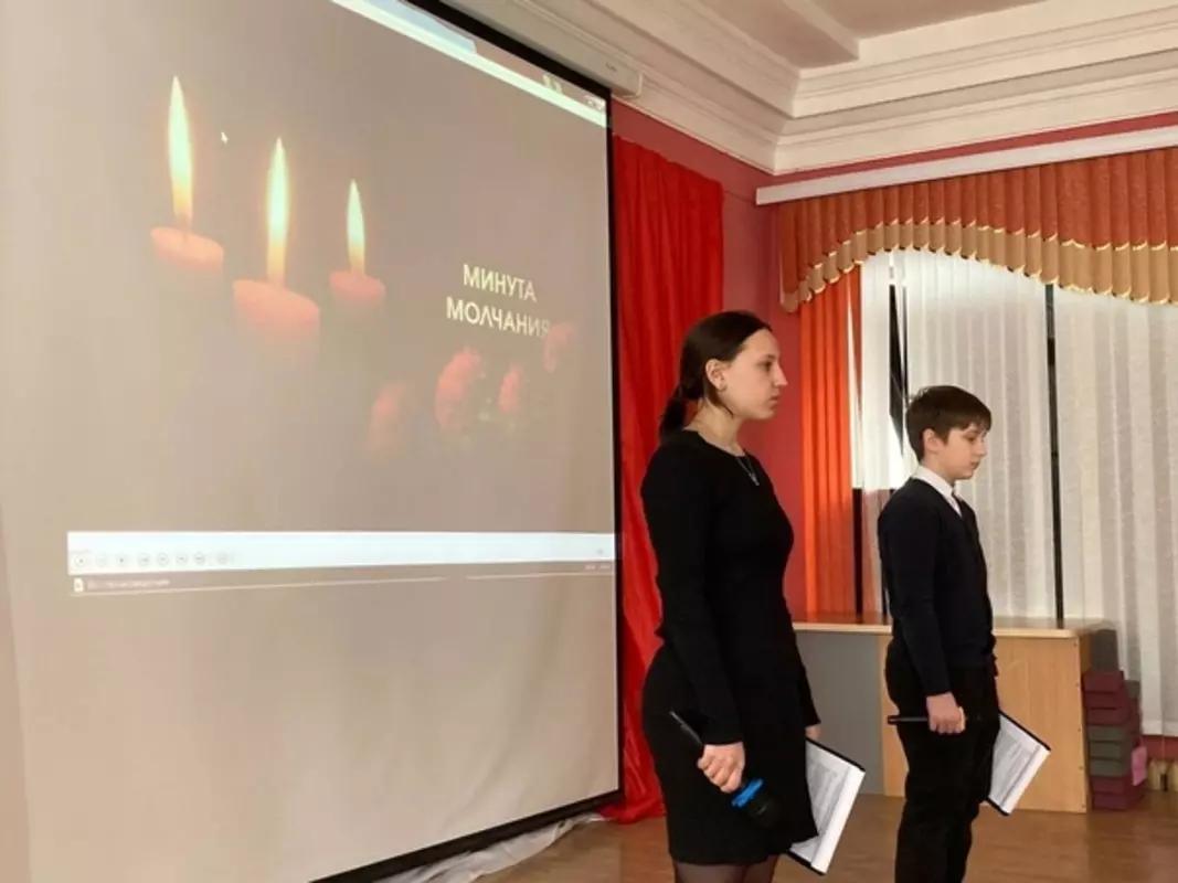В 421-й школе прошёл день памяти