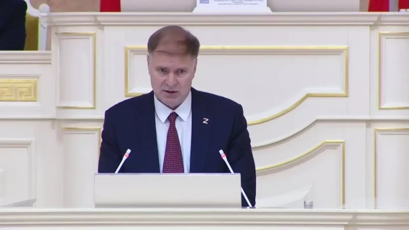 В Петербурге хотят передать уборку детских и спортивных площадок районным администрациям