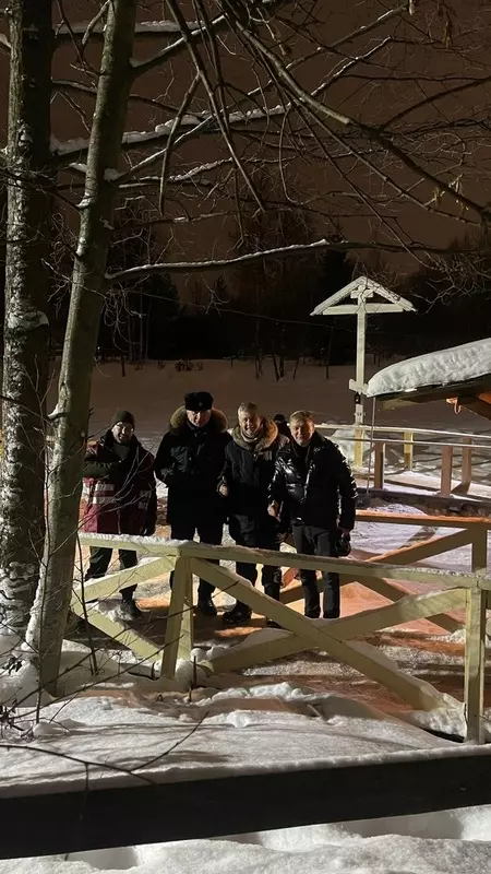 Депутат ЗакСа и директор ПСО Стрельны приняли участие в традиционных крещенских купаниях