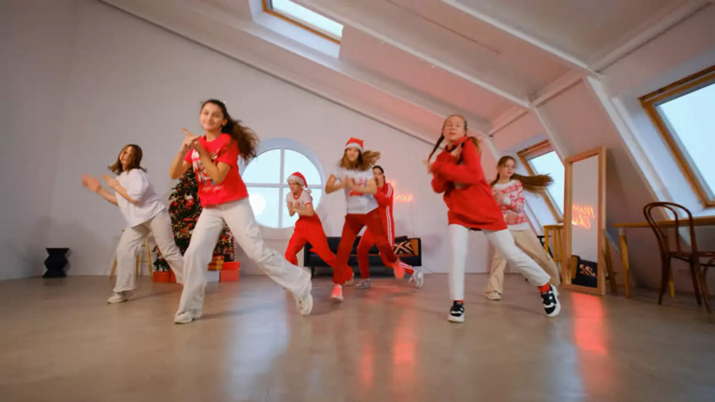 Студия танцев STRELNA DANCE поздравляет с Рождеством