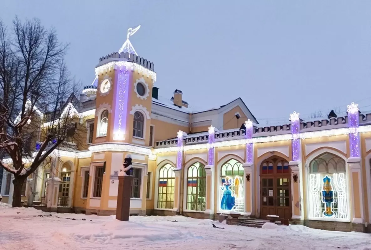 Выдача новогодних фото от депутатов