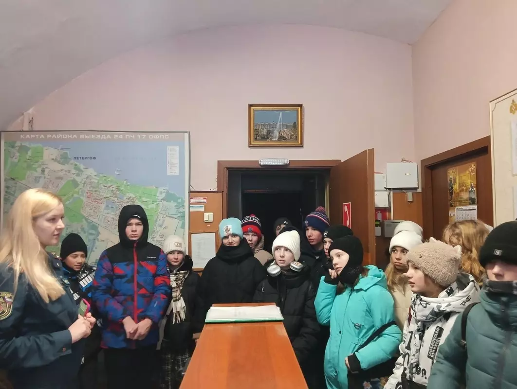 413-я школа посетила 24-ю пожарно-спасательную часть