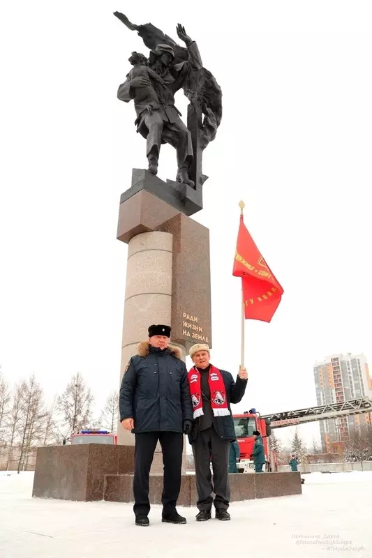 Представители  СПБ ГКУ «ПСО Петродворцового района» приняли участие в открытии монументу огнеборцев