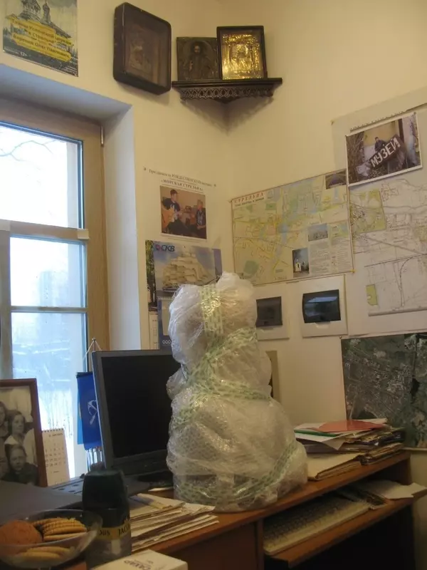 Музей «Морская Стрельна» получил в дар статуэтку бюст Николая Чудотворца