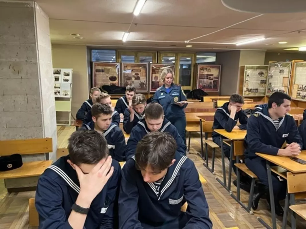 Управление МЧС по Петродворцовому району провело лекцию для студентов ГУМРФ  им. адм. С. О. Макарова