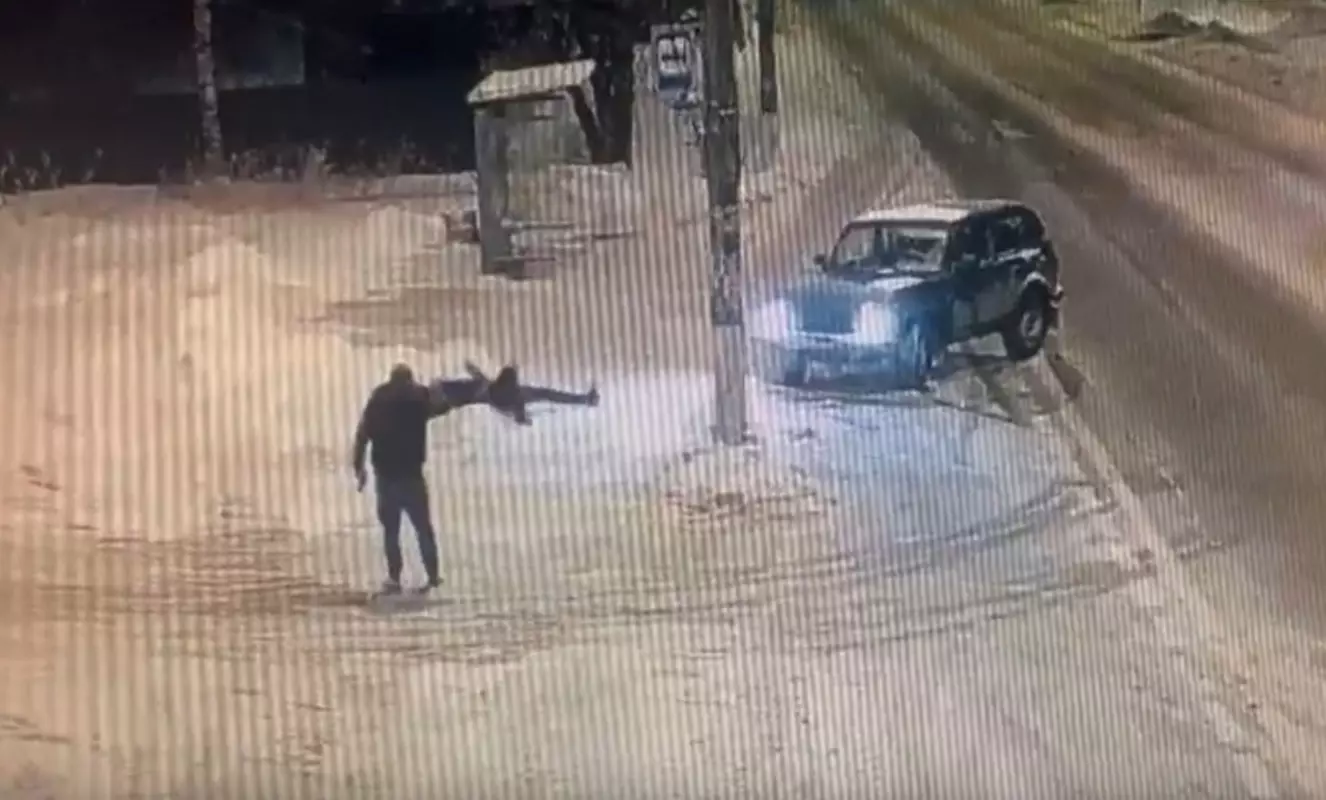 Стрельба в Стрельне: на Фронтовой улице пострадал человек