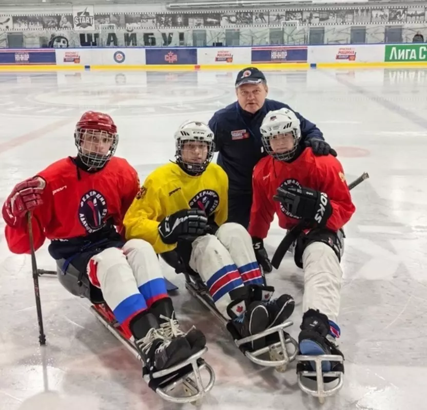 Игроки следж-хоккейной команды «СКА-Стрела» — в молодёжной сборной России