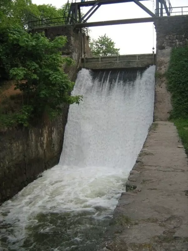 Чтение на выходные: старинная плотина в Орловском пруду