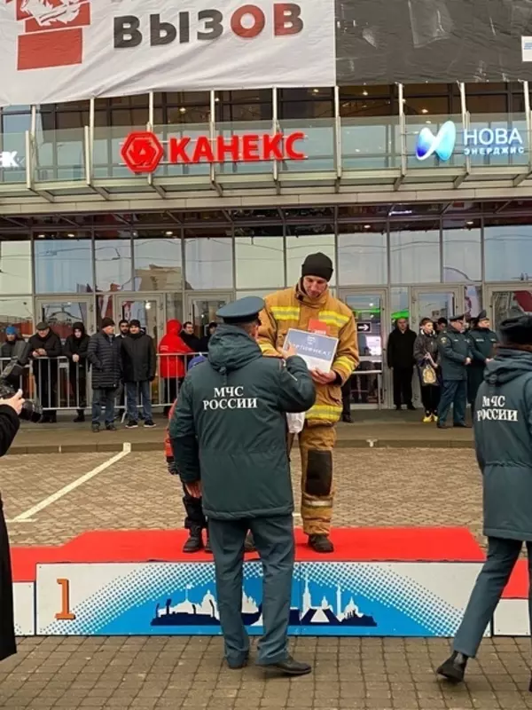 Зам. начальника части СББ ГКУ «ПСО Петродворцового района» Евгений Воробин стал победителем соревнований «Вертикальный вызов»