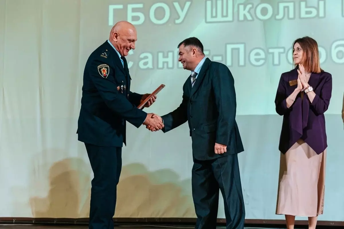 Директор СБП ГКУ «ПСО Петродворцового района» Владимир Солодков принял участие в «Торжественной клятве кадета»