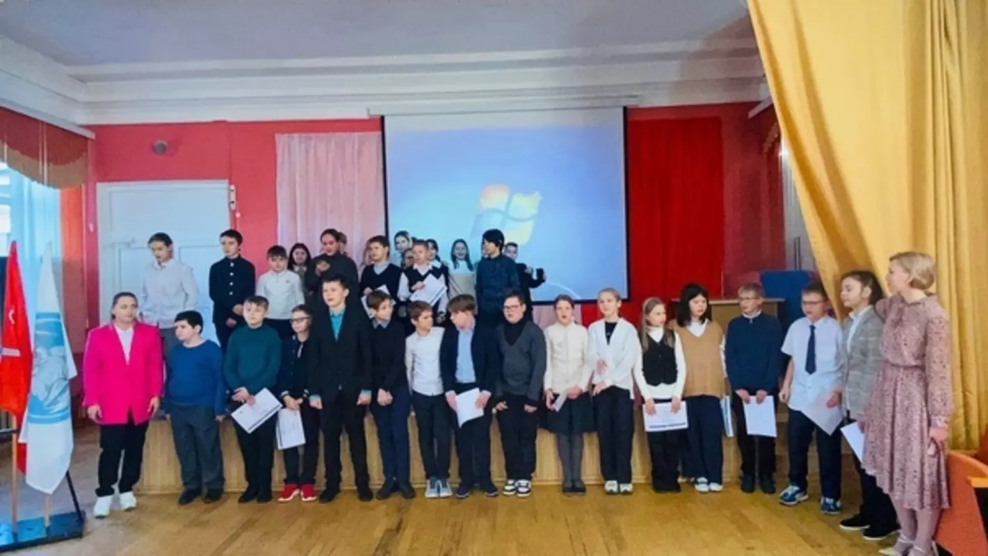 Стрельнинская школа № 421 наградила лучших учеников за успехи в учёбе