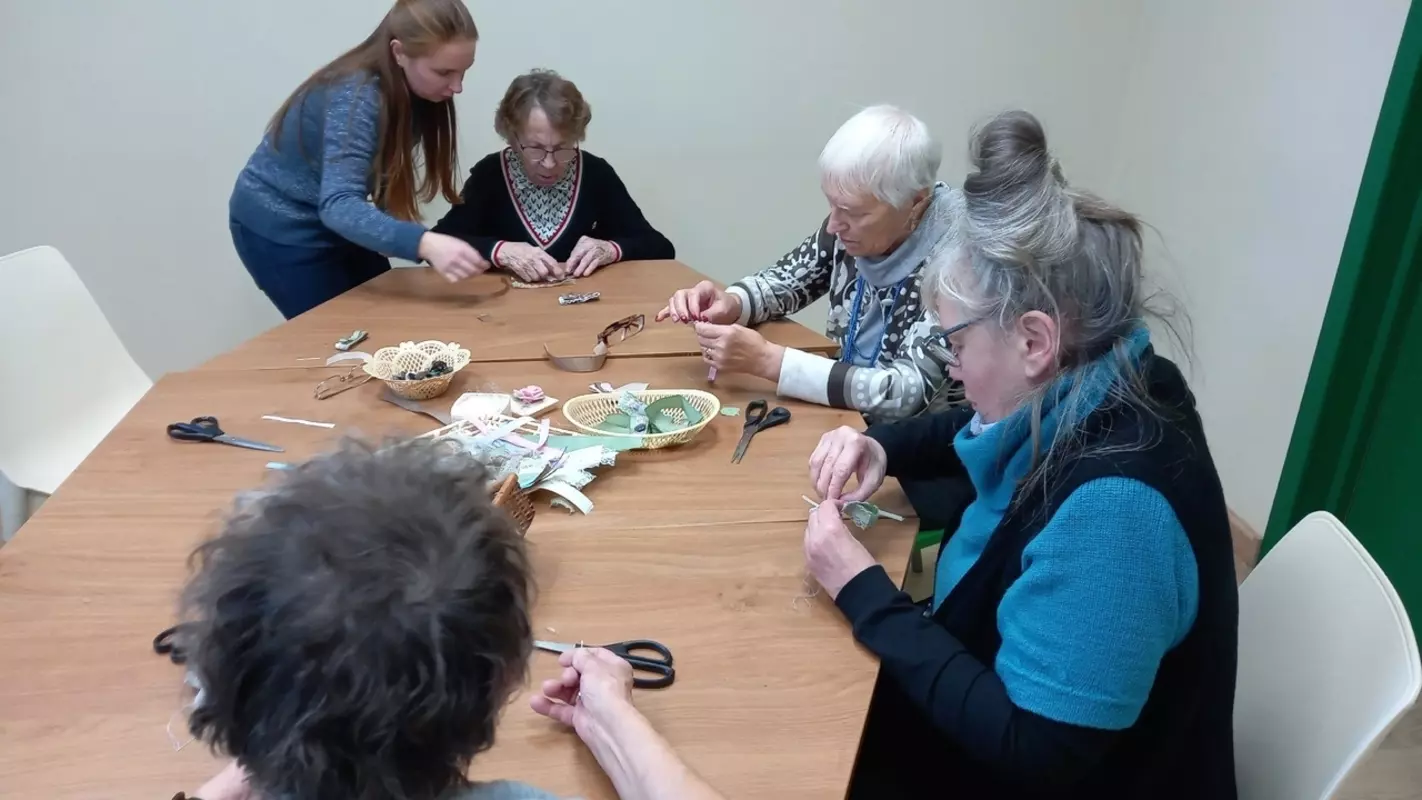 Социально-досуговое отделение Московского района посетили постояльцы стрельнинского дома престарелых