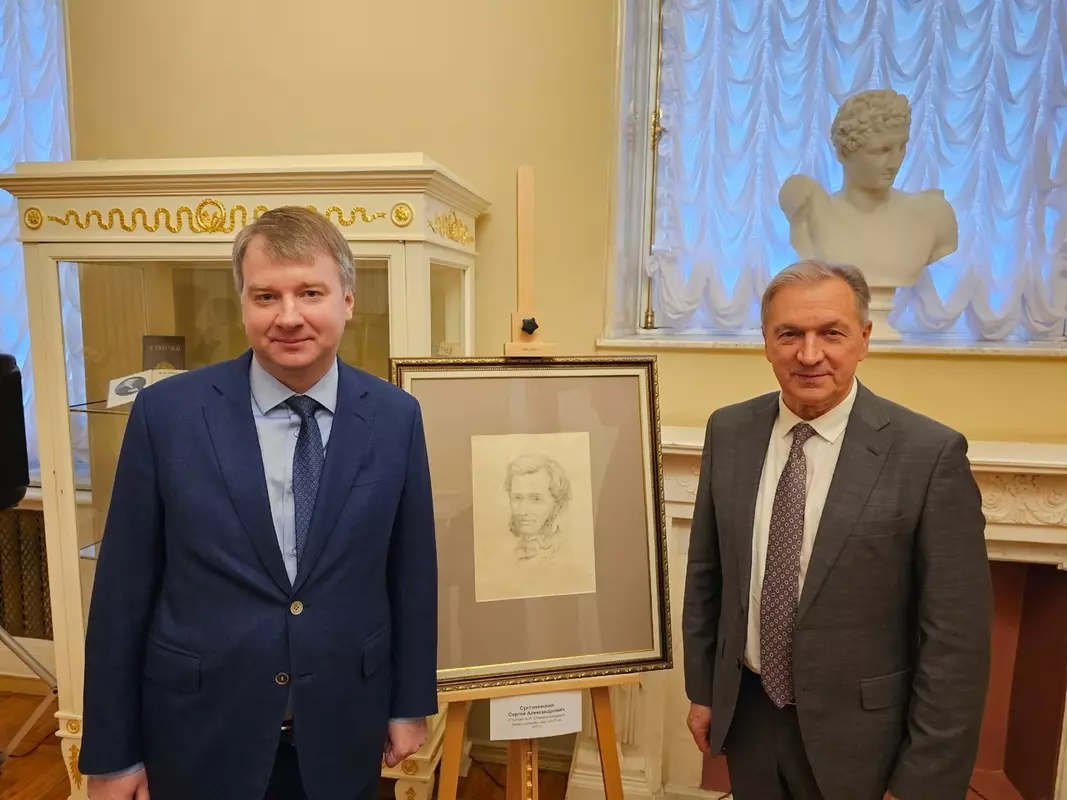 В Мариинском дворце открылась выставка художника-реставратора стрельнинского монастыря Сергея Султановского