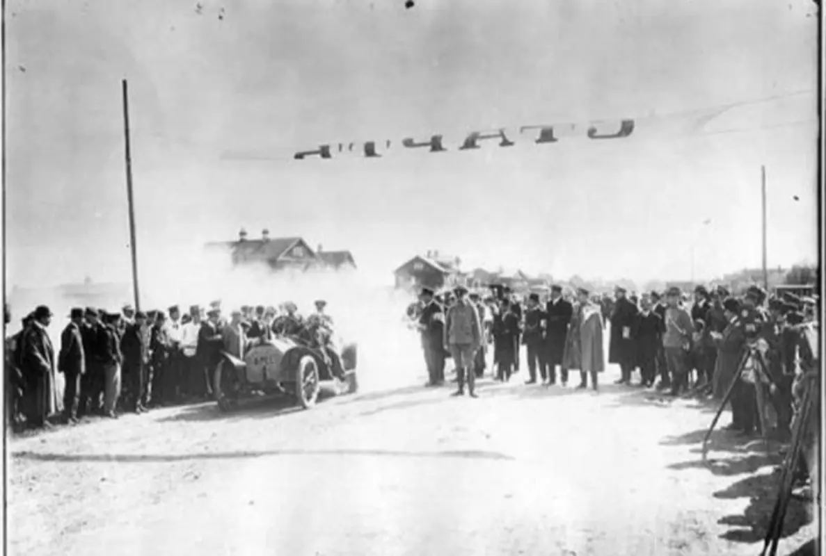 Народная журналистика: 23 октября 1898 года в Стрельне прошли первые автогонки в Российской империи