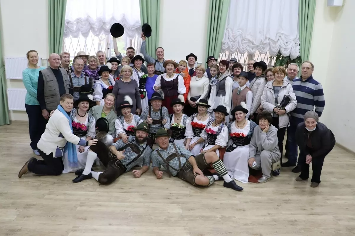 Концерт ансамбля немецкого танца прошёл в Стрельне