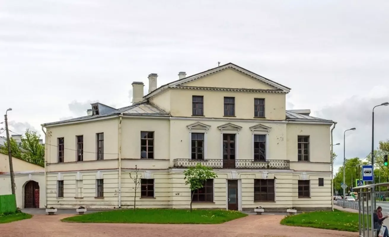 Стоимость работ по ремонту почты в Стрельне может превысить 67 миллионов рублей — сообщает депутат Михаил Барышников