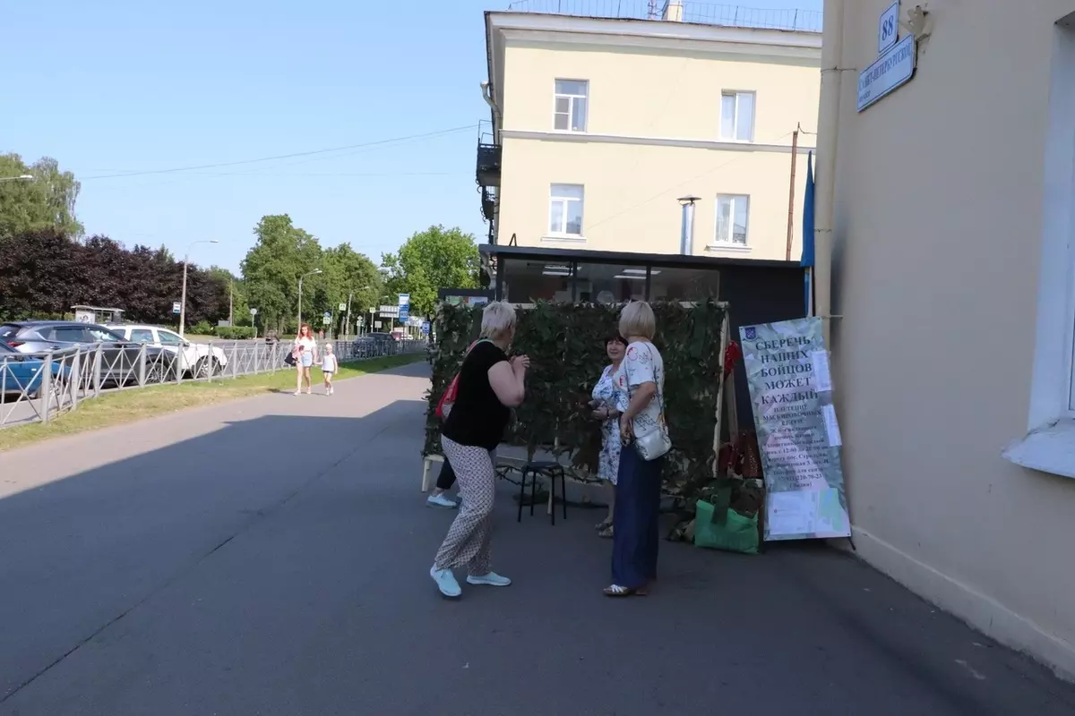 Плетение маскировочных сетей при поддержке депутата Лауры Макеевой