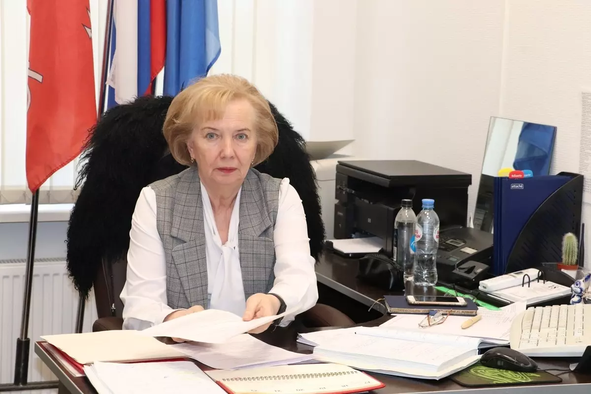 Приёмная депутата закс депутата Михаила Барышникова принимала стрельнинцев традиционно в последний понедельник месяца