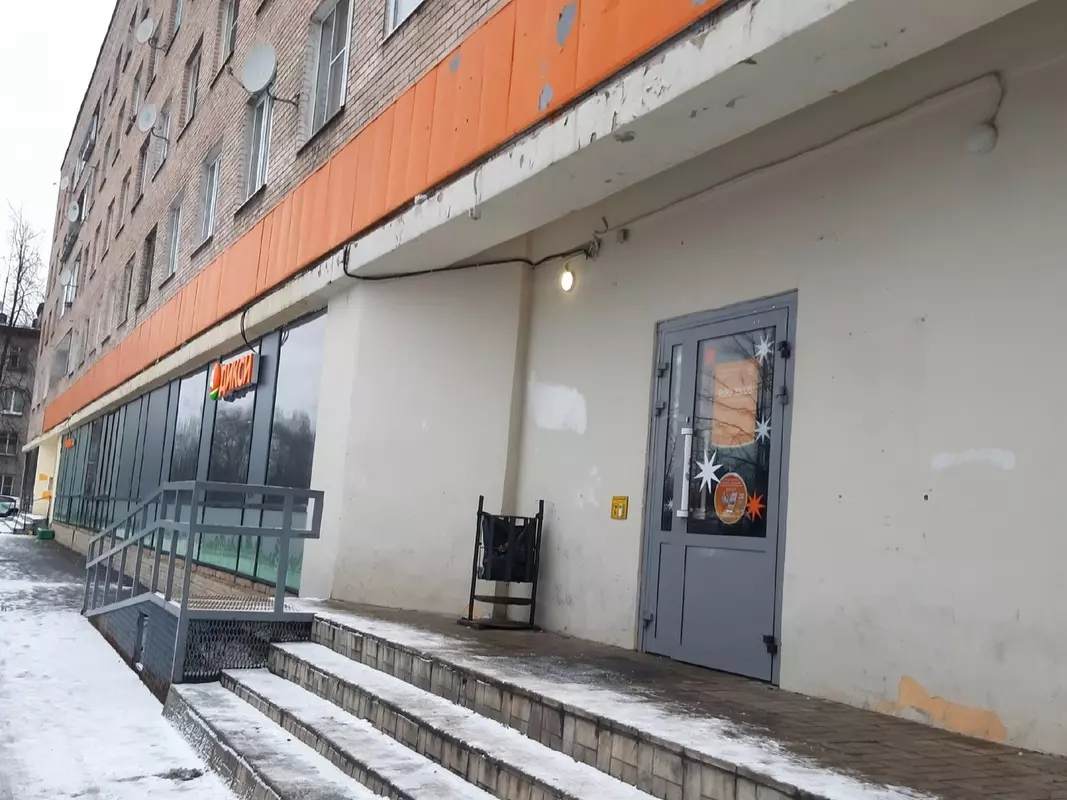 Есть в Стрельне: после ремонта на улице Грибоедова открылся магазин «Дикси»