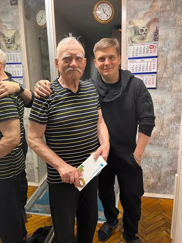 Депутат Артём Иванов поздравил ветеранов с Днём Победы