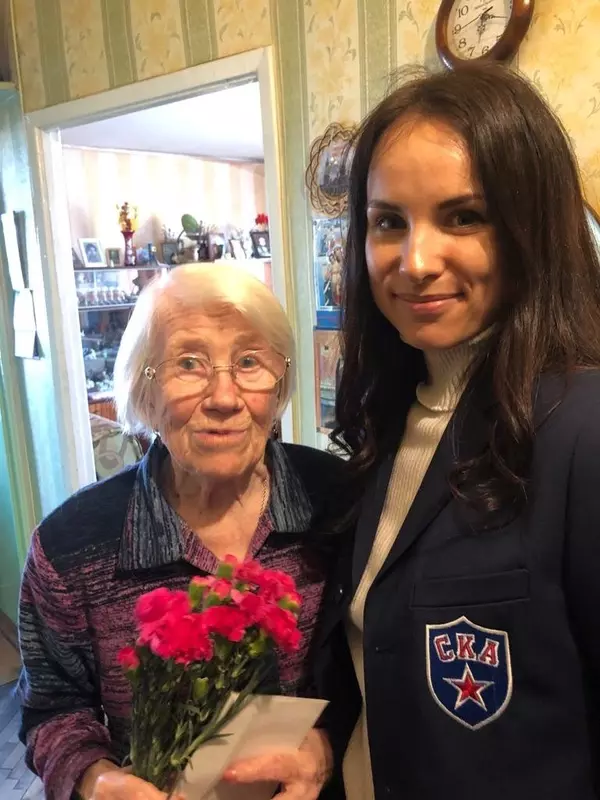 Помощница депутата Дениса Ежова поздравила ветеранов с наступающим Днём Победы