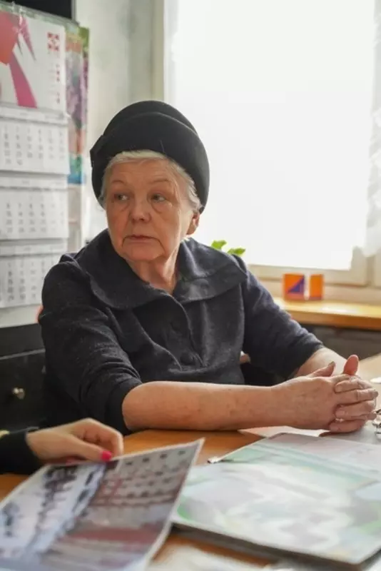 Депутат Лидия Ворошилова поздравляет с Новым годом стрельнинцев