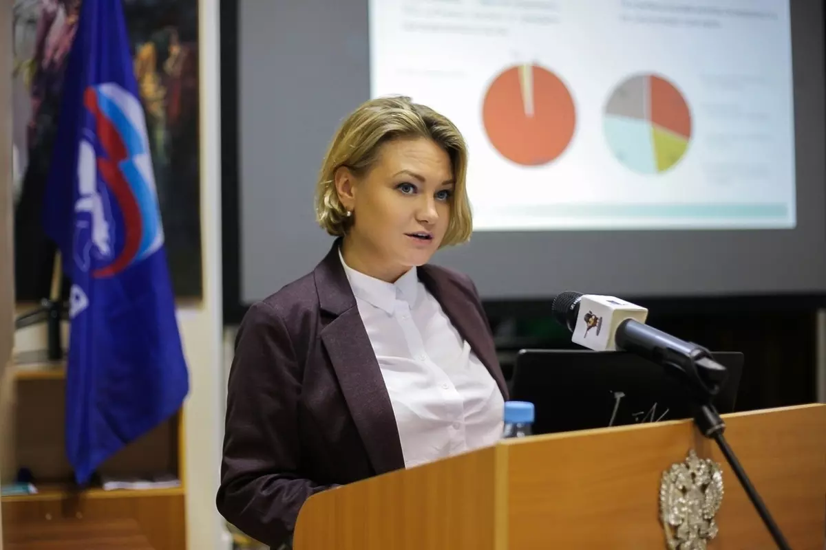 Глава МА МО пос. Стрельна Ирина Климачёва поздравляет с Новым годом