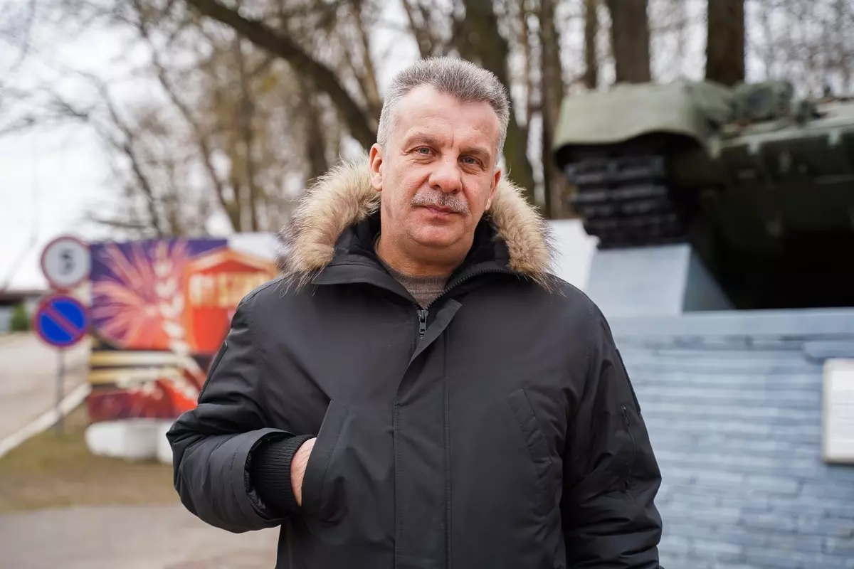 Депутат Роман Чепурнов поздравляет стрельнинцев с Новым годом
