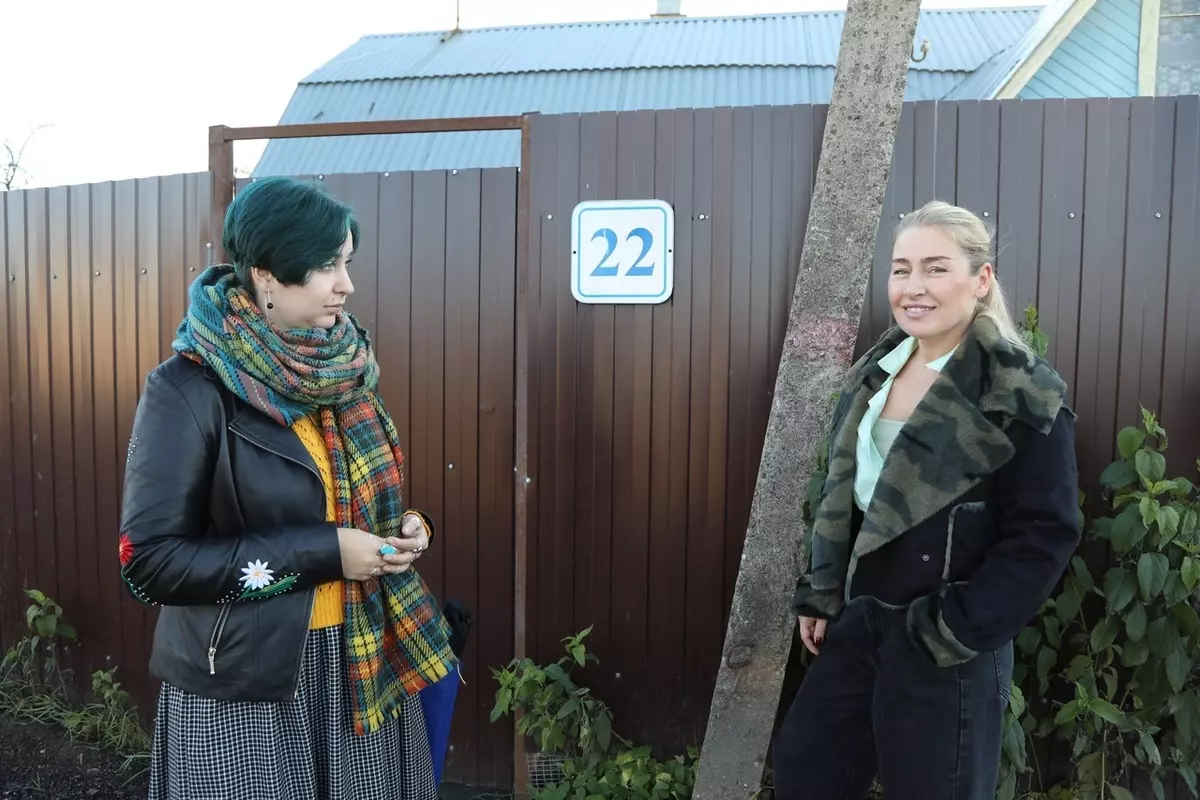 Депутат МО пос. Стрельна Лаура Макеева взяла на контроль аварийный столб на ул. Новые заводы, 22