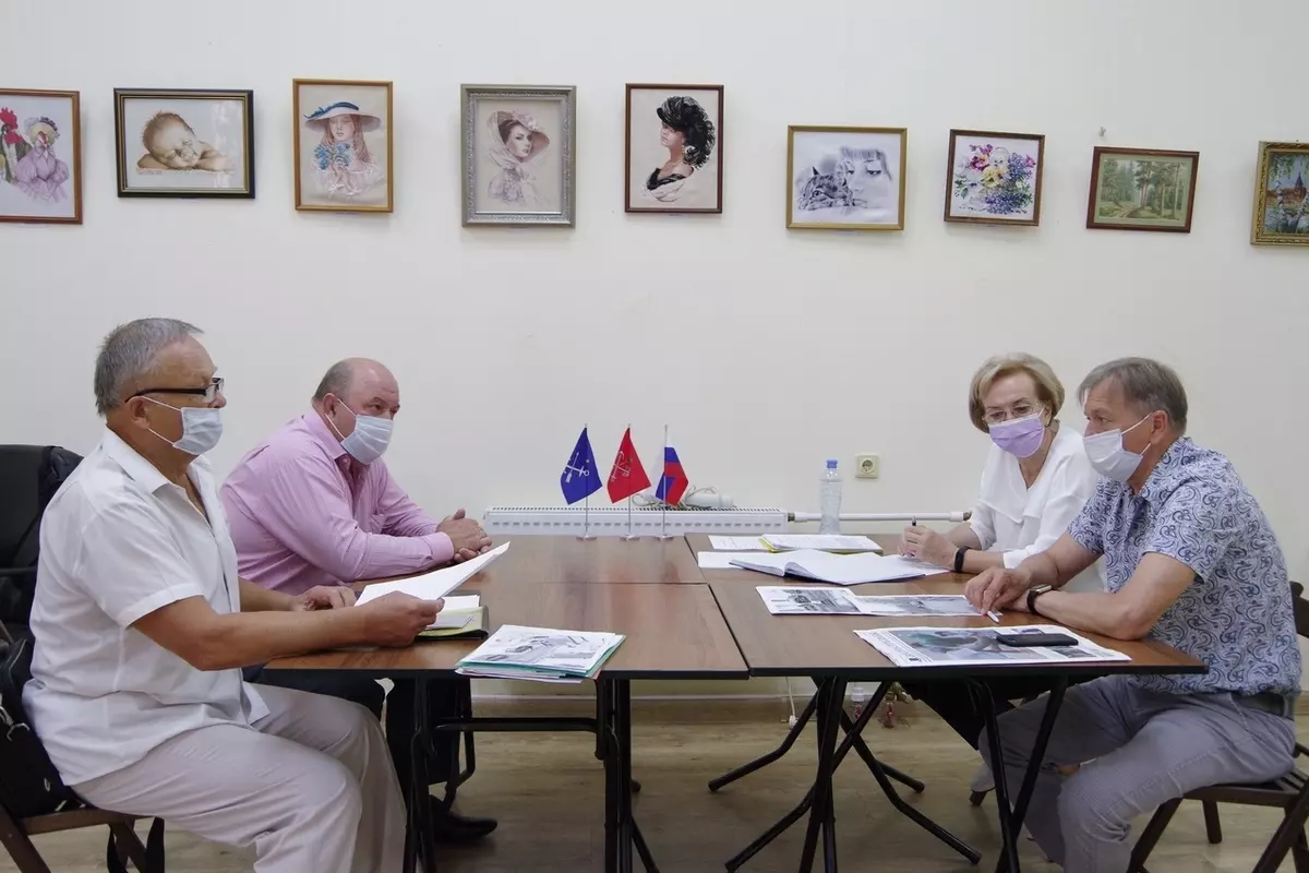 Приём депутата Михаила Барышникова в галерее